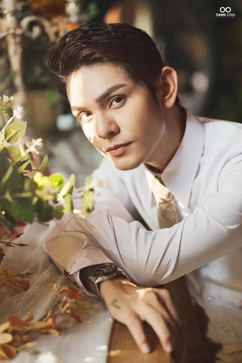 Ca sĩ Long Nhật v&agrave; Sơn Ngọc Minh bị bắt v&igrave; li&ecirc;n quan đến ma tu&yacute; 