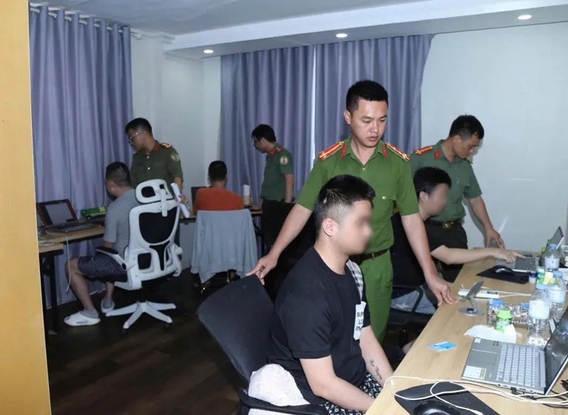 viet-nam-bat-23-nguoi-nuoc-ngoai-luu-tru-trai-phep-hoat-dong-lua-dao-1_11zon.webp Việt Nam bắt 23 người nước ngoài lưu trú trái phép, hoạt động lừa đảo