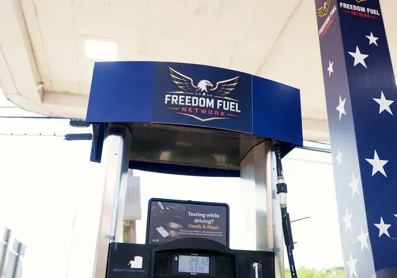 Nhà Trắng khai trương trạm xăng “Freedom Fuel” đầu tiên