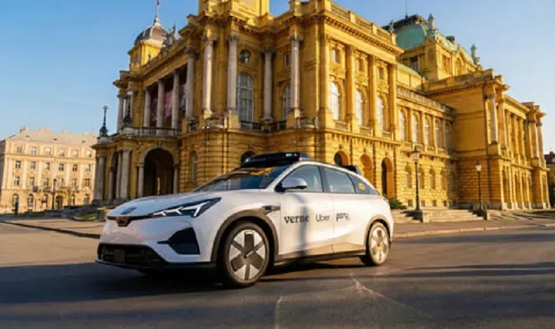 Uber hợp tác công ty Trung Quốc triển khai 2.000 robotaxi tại châu Âu