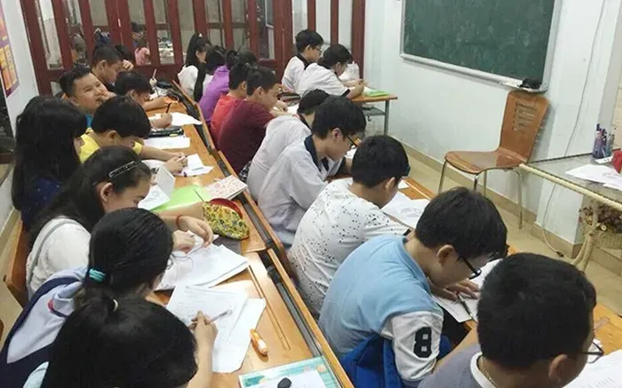 Đề xuất phạt nặng gi&aacute;o vi&ecirc;n dạy th&ecirc;m học sinh ch&iacute;nh kh&oacute;a c&oacute; thu tiền 