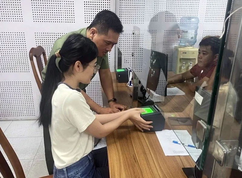 Người nước ngoài cư trú tại Việt Nam cần chuẩn bị gì để đăng ký VNeID mức 2?