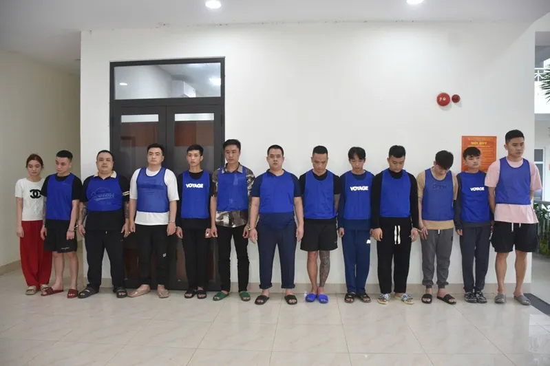 B&oacute;c trần đường d&acirc;y mạo danh ng&acirc;n h&agrave;ng, lừa đảo hơn 1.200 người