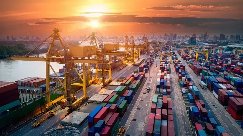Thâm hụt thương mại Hoa Kỳ tháng 8 vượt mốc 100 tỷ USD