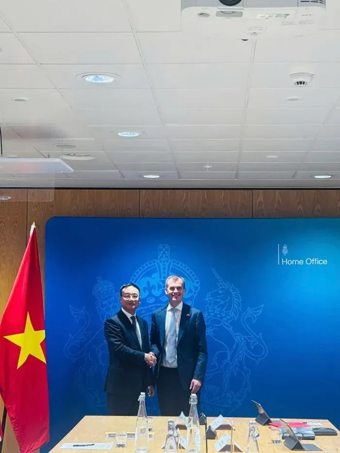 Việt Nam tăng tốc xử l&yacute; người nhập cảnh tr&aacute;i ph&eacute;p tại Anh