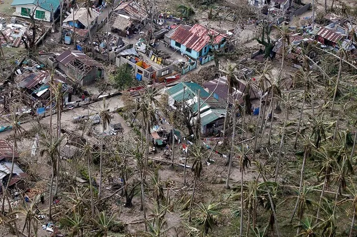 Siêu bão Kalmaegi tàn phá Philippines sắp đổ bộ Việt Nam