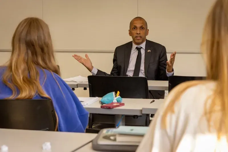 Ph&aacute;p k&ecirc;u gọi Hoa Kỳ thả g&oacute;a phụ 85 tuổi bị ICE giam giữ