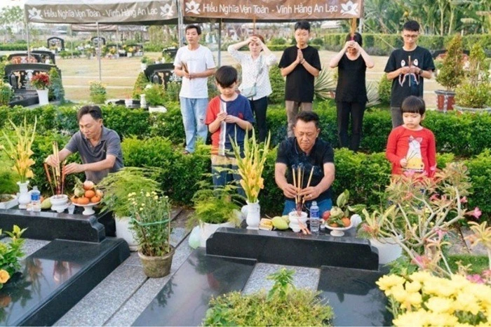 Vietnamese Year-End Customs and the Traditional Offering Tray