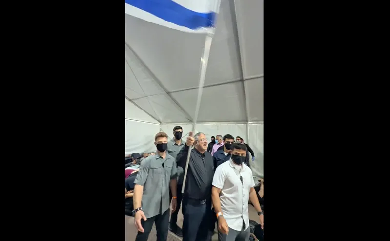 Bộ trưởng Israel g&acirc;y phẫn nộ v&igrave; video hạ nhục c&aacute;c nh&agrave; hoạt động Gaza 
