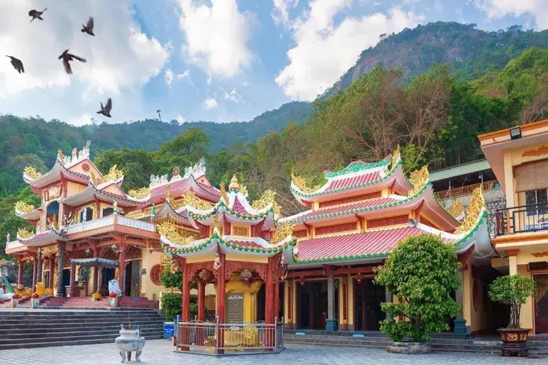 Núi Bà Đen tạm dừng hoạt động du lịch do nguy cơ sạt lở