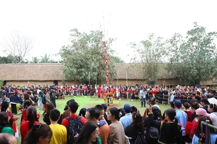 CHUOI-HOAT-DONG-MUA-XUAN-VA-TUOI-TRE-DIEN-RA-THANG-3-TAI-LANG-VAN-HOA-1.webp Chuỗi hoạt động “Mùa xuân và tuổi trẻ” diễn ra tháng 3 tại Làng Văn hóa