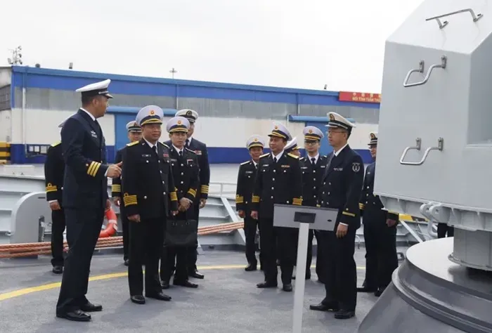 Hải qu&acirc;n Việt Nam - Trung Quốc lần đầu tập luyện bắn đạn thật tr&ecirc;n biển