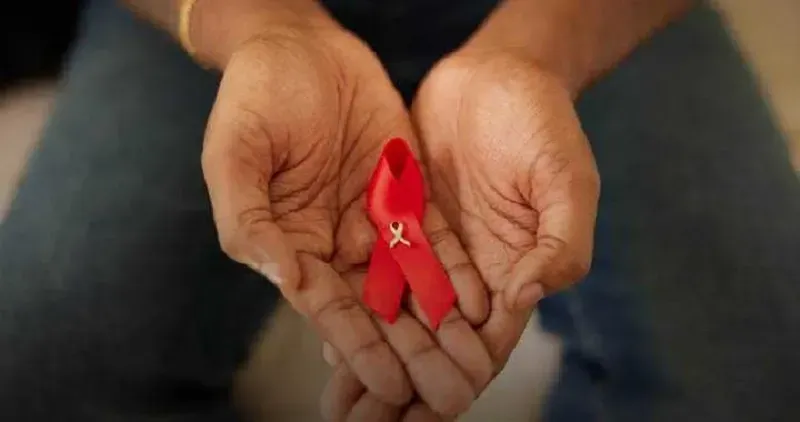 FDA ph&ecirc; duyệt thuốc điều trị HIV dạng vi&ecirc;n uống h&agrave;ng ng&agrave;y