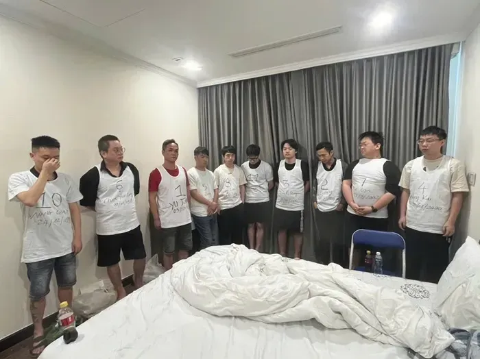 viet-nam-phat-hien-11-nguoi-trung-quoc-nghi-dang-hoat-dong-lua-dao-1.webp Việt Nam: Phát hiện 11 người Trung Quốc, nghi đang hoạt động lừa đảo