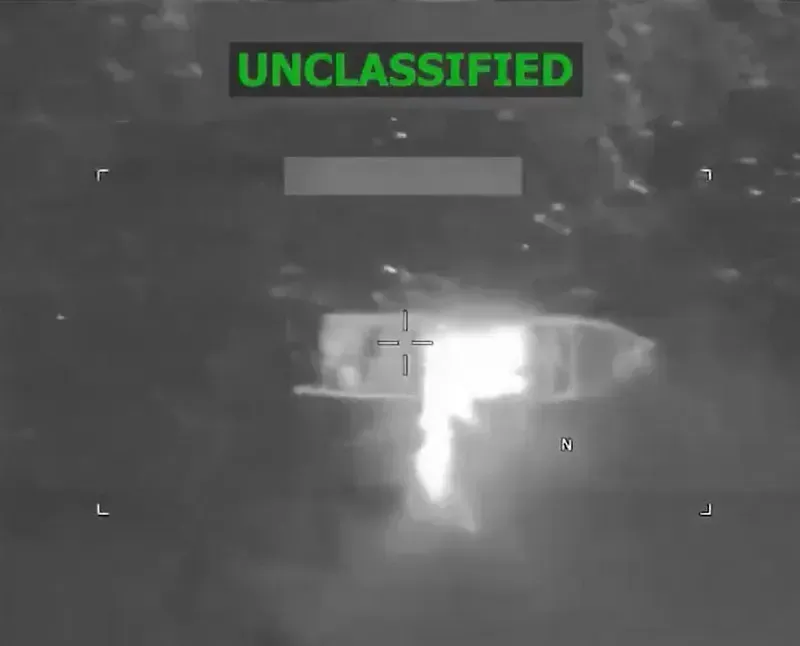 Hoa Kỳ tấn công tàu buôn ma túy ở Thái Bình Dương, 3 người thiệt mạng Hoa Kỳ tấn công tàu buôn ma túy ở Thái Bình Dương, 3 người thiệt mạng