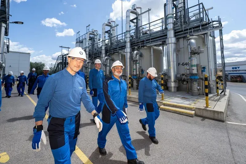 OPEC+ bất ngờ tăng sản lượng dầu thô vượt mức dự kiến vào tháng 8 OPEC+ bất ngờ tăng sản lượng dầu thô vượt mức dự kiến vào tháng 8