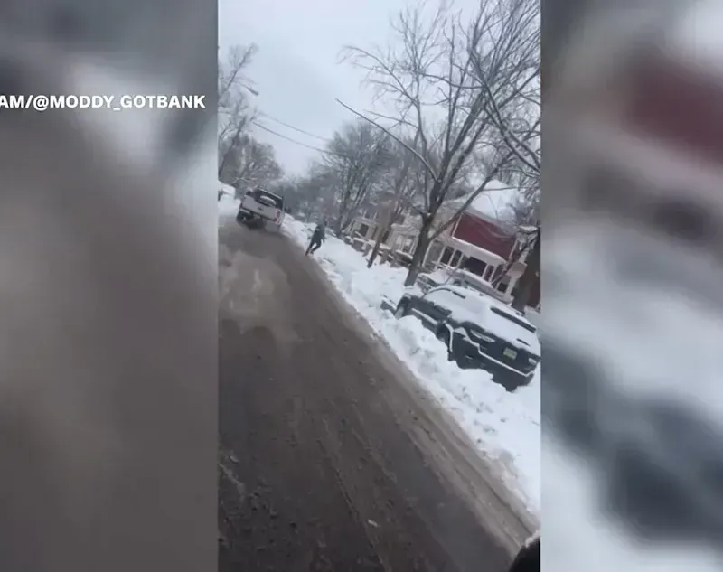 Nh&acirc;n vi&ecirc;n ICE bị c&aacute;o buộc g&acirc;y tai nạn li&ecirc;n ho&agrave;n ở New Jersey