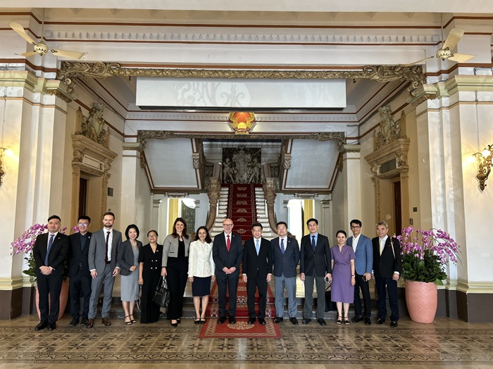 Anh - Việt Nam tăng cường hợp t&aacute;c ph&aacute;t triển đường sắt đ&ocirc; thị