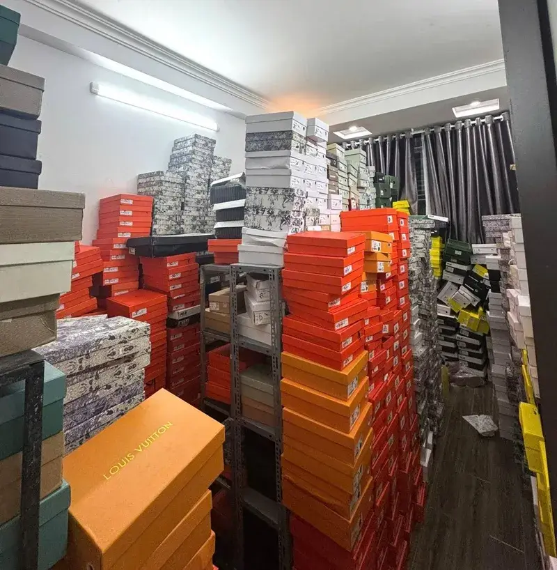 Việt Nam: Phát hiện gần 6.000 sản phẩm giày dép giả Hermes, Dior, Chanel 