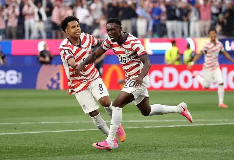 Tranh cãi vụ ông Trump can thiệp quyết định “treo giò” cầu thủ của FIFA