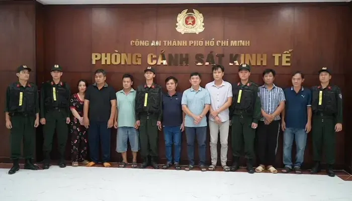 TP. HCM triệt ph&aacute; đường d&acirc;y b&aacute;n xăng RON A95 giả quy m&ocirc; lớn