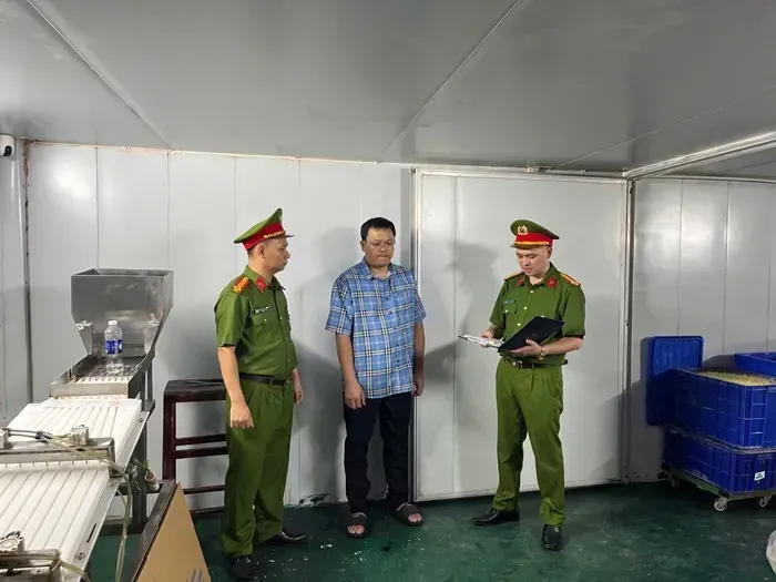 viet-nam-thu-giu-hon-1,2-trieu-vien-sui-gia-chat-bao-quan-cao-gap-20-lan-cho-phep-1.webp Việt Nam: Thu giữ hơn 1,2 triệu viên sủi giả, chất bảo quản cao gấp 20 lần cho phép