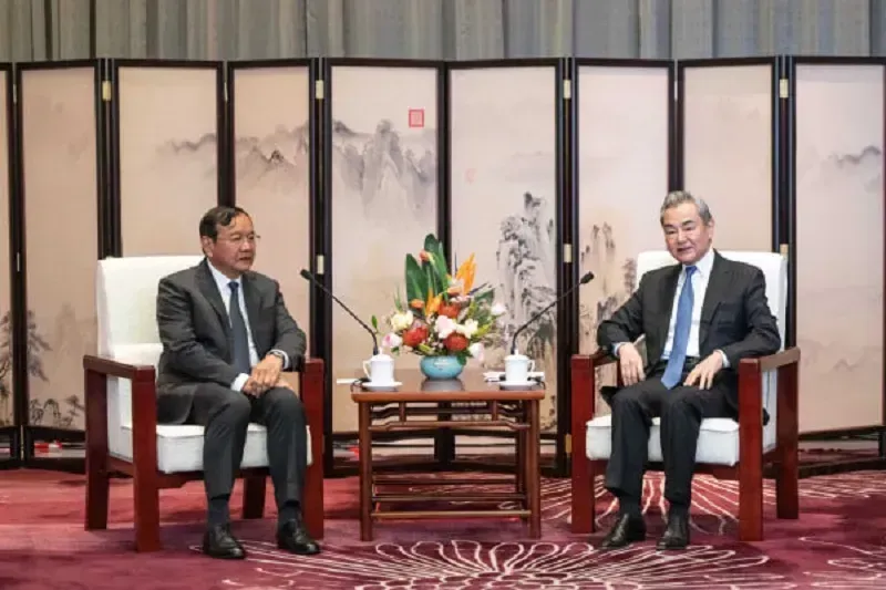 Trung Quốc viện trợ 2,8 triệu USD cho Campuchia sau xung đột Th&aacute;i Lan