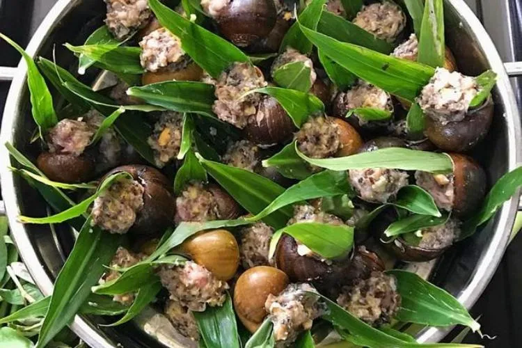Ốc bươu hấp lá gừng Hà Trung - Đặc sản dân dã nức tiếng xứ Thanh