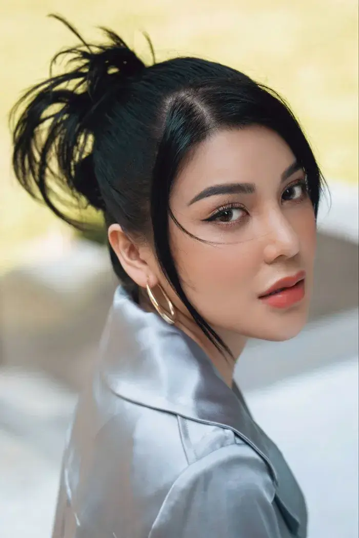 Không dừng lại ở âm nhạc, Lily còn ghi dấu ấn trong lĩnh vực điện ảnh