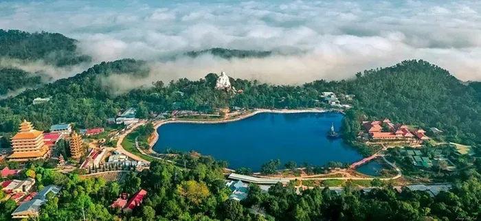 Ph&aacute;t triển du lịch N&uacute;i Cấm theo hướng hiện đại, bền vững