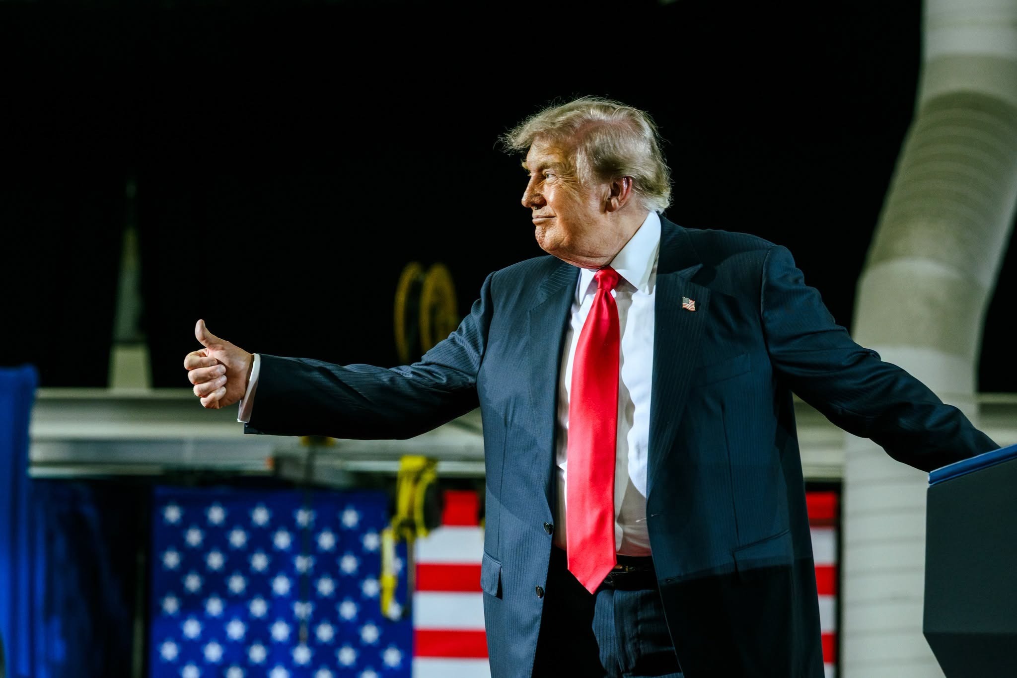 Chiến dịch quảng cáo được chi trả bằng tiền thuế của ông Trump bị tòa án ngăn chặn 