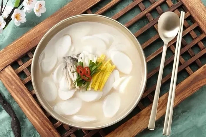 cam_nang_trai_nghiem_tron_ven_vi_tet_qua_nhung_mon_an_may_man_chau_a (3).webp Cẩm nang trải nghiệm trọn vẹn vị Tết qua những món ăn may mắn châu Á