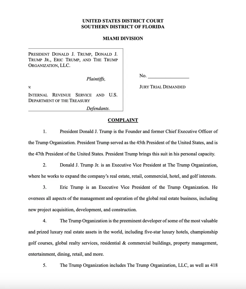 &Ocirc;ng Trump kiện Sở Thuế vụ v&agrave; Bộ T&agrave;i ch&iacute;nh Hoa Kỳ