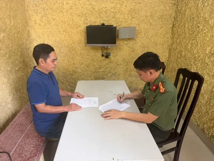 Khởi tố l&atilde;nh đạo Nh&agrave; xuất bản Hội nh&agrave; văn li&ecirc;n quan s&aacute;ch &ldquo;Chuyện với Thanh&rdquo; 