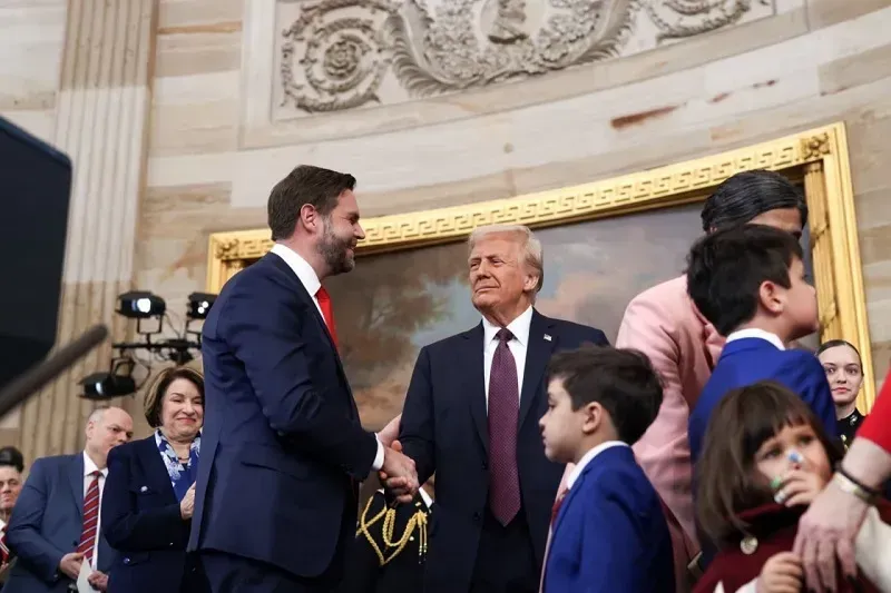 The Atlantic đăng lại bài viết JD Vance từng chỉ trích Trump hồi năm 2016