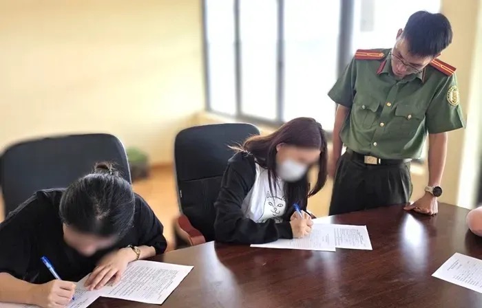 Đồng Nai tiếp nhận 18 c&ocirc;ng d&acirc;n Việt Nam do Campuchia trao trả