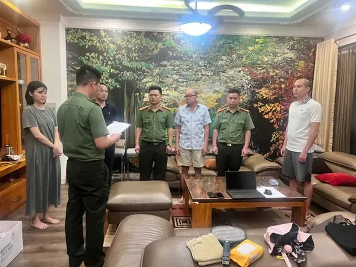 Việt Nam: Triệt ph&aacute; đường d&acirc;y vận chuyển tr&aacute;i ph&eacute;p h&agrave;ng chục tấn chất ph&oacute;ng xạ