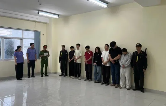 TP. HCM triệt ph&aacute; đường d&acirc;y b&aacute;n thuốc l&aacute; điện tử tr&aacute;i ph&eacute;p