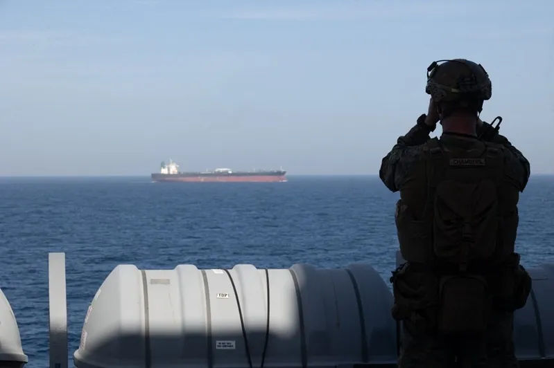 Hoa Kỳ bắt giữ t&agrave;u chở h&agrave;ng Iran, Tehran đ&aacute;p trả dữ dội