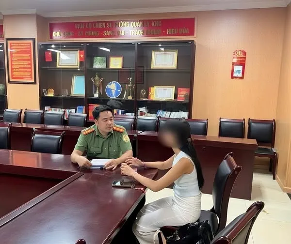 Công dân sở hữu hai quốc tịch nên sử dụng hộ chiếu Việt Nam khi về nước Công dân sở hữu hai quốc tịch nên sử dụng hộ chiếu Việt Nam khi về nước