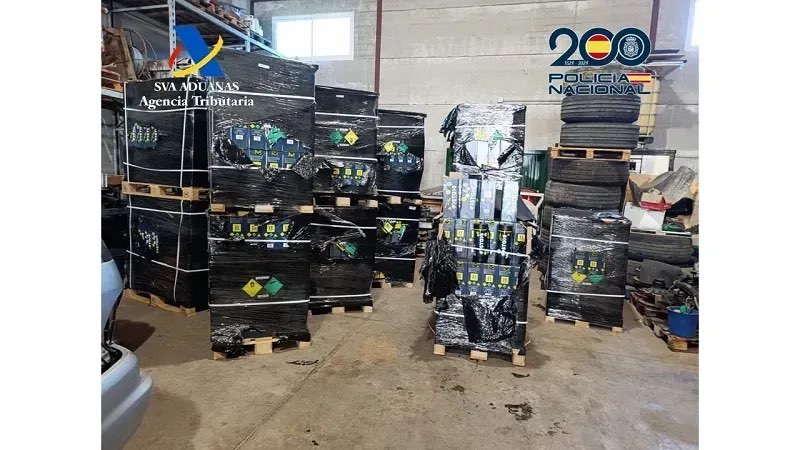 Đường dây buôn lậu “khí cười” lớn tại châu Âu bị triệt phá Đường dây buôn lậu “khí cười” lớn tại châu Âu bị triệt phá