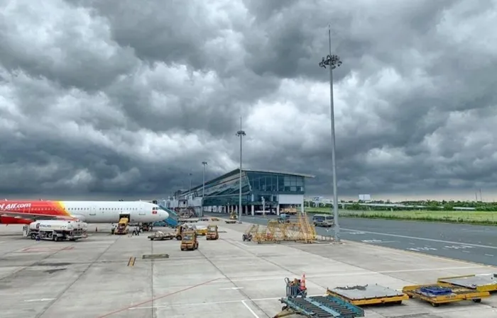 viet-nam-nhieu-chuyen-bay-bi-huy-do-bao-fengshen-2_11zon.webp Việt Nam: Nhiều chuyến bay bị hủy do bão Fengshen