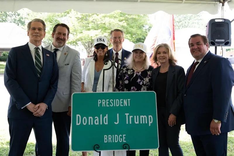 Hoa Kỳ c&oacute; s&acirc;n bay đầu ti&ecirc;n đặt theo t&ecirc;n &ocirc;ng Trump 