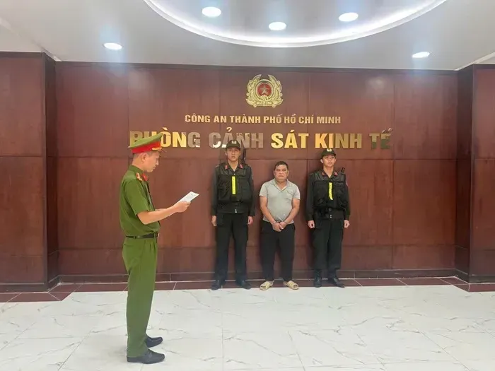 Tiếp tục triệt ph&aacute; đường d&acirc;y ng&acirc;m 3.000 tấn ốc bươu bằng &ldquo;thủy tinh lỏng&rdquo;