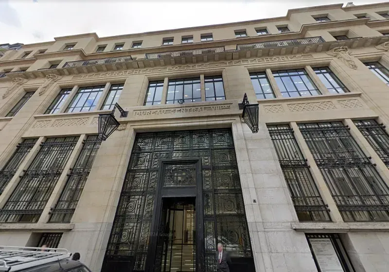 Ph&aacute;p ngăn &acirc;m mưu đ&aacute;nh bom gần trụ sở Ng&acirc;n h&agrave;ng Hoa Kỳ tại Paris