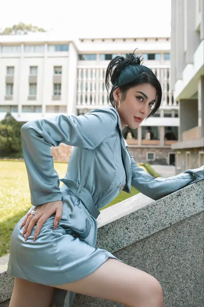 Không dừng lại ở âm nhạc, Lily còn ghi dấu ấn trong lĩnh vực điện ảnh