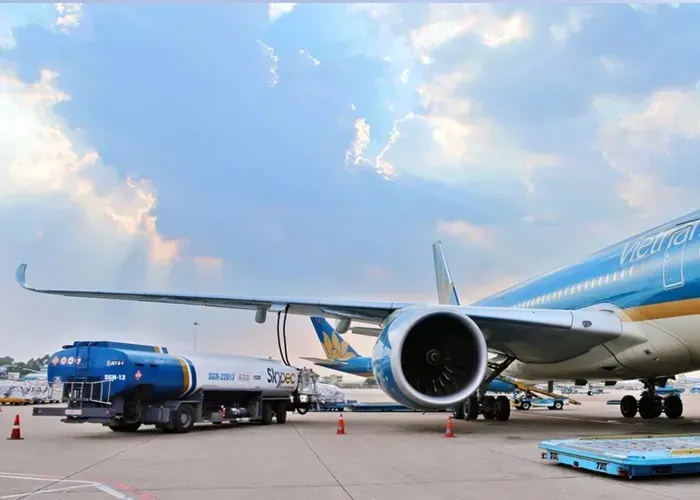 Ng&agrave;nh h&agrave;ng kh&ocirc;ng Việt Nam chịu &aacute;p lực chi ph&iacute; v&igrave; xung đột Trung Đ&ocirc;ng