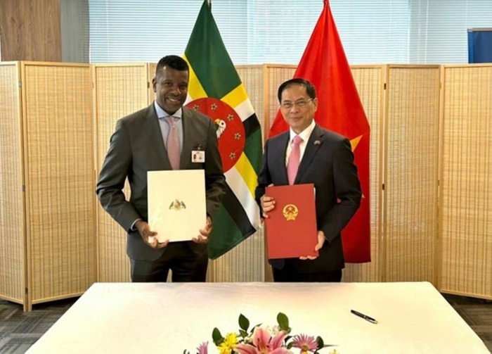 Việt Nam - Dominica miễn thị thực cho người mang hộ chiếu ngoại giao Việt Nam - Dominica miễn thị thực cho người mang hộ chiếu ngoại giao