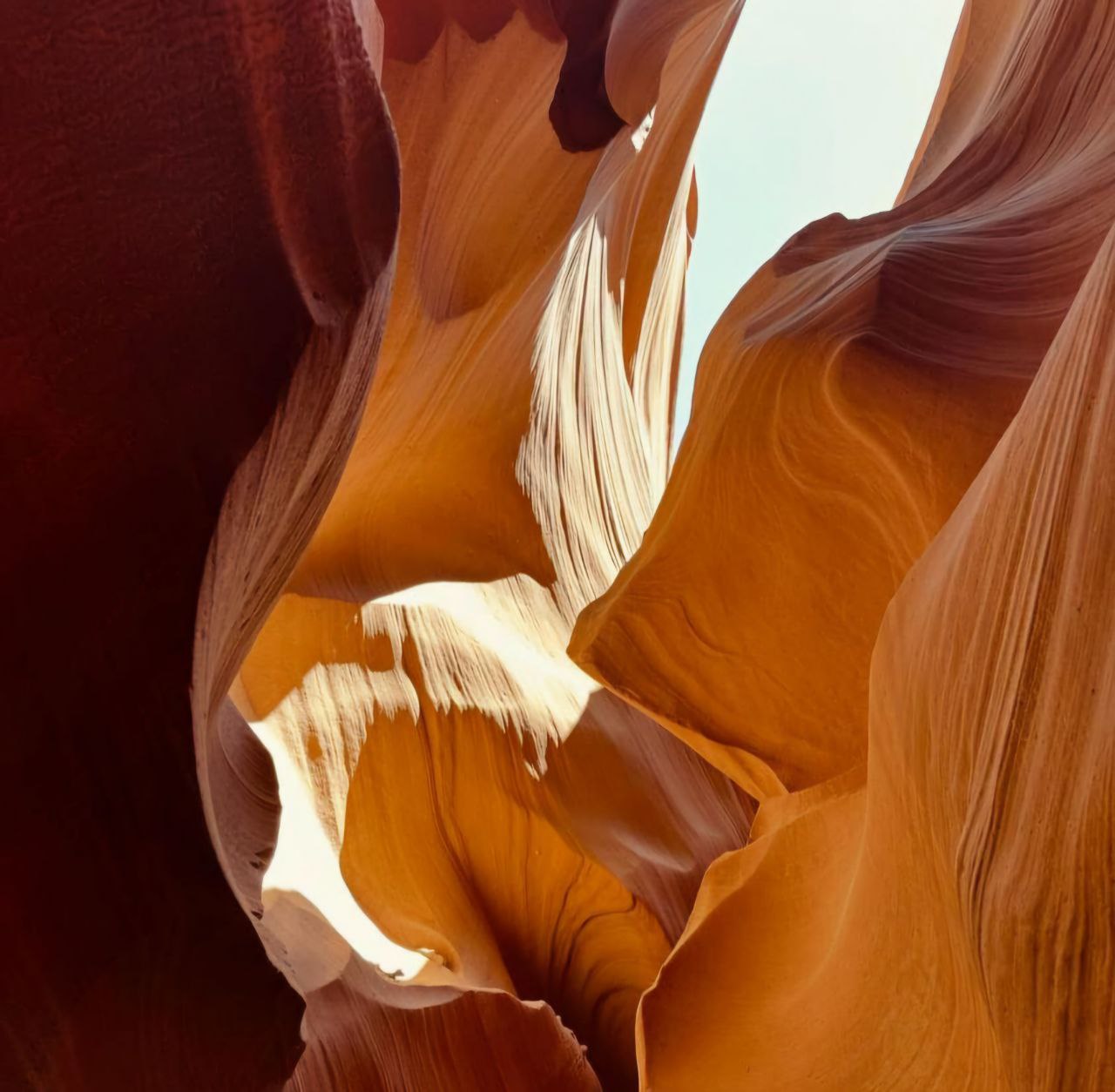 Hẻm núi Antelope Canyon: Tuyệt tác thiên nhiên hấp dẫn du khách Hẻm núi Antelope Canyon: Tuyệt tác thiên nhiên hấp dẫn du khách