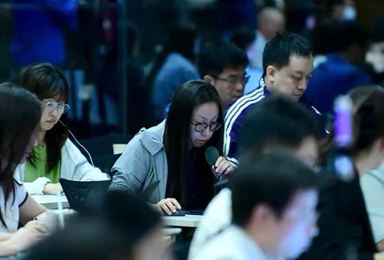 a-1.jpg Trung Quốc phản đối cách Hoa Kỳ đối xử với phóng viên Tân Hoa Xã